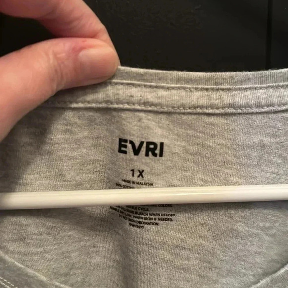 1x Pride Shirt - Picture 2 of 4